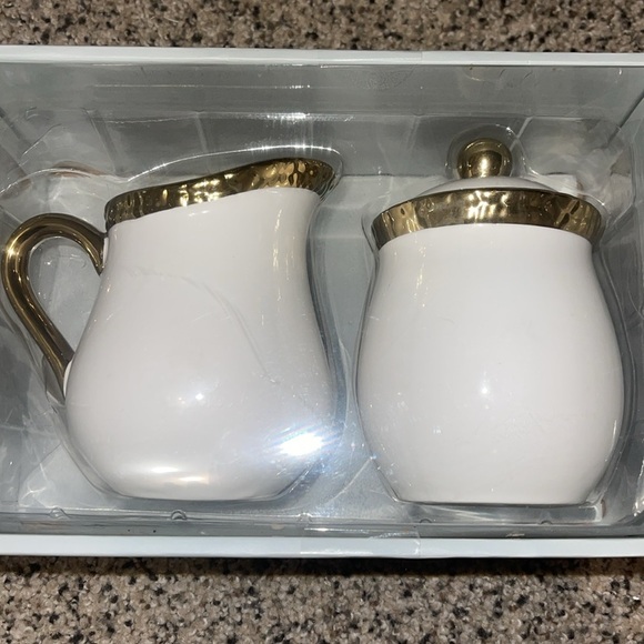 The Cobblest Collection Sugar Bowl & Creamer Pitcher - Picture 2 of 5